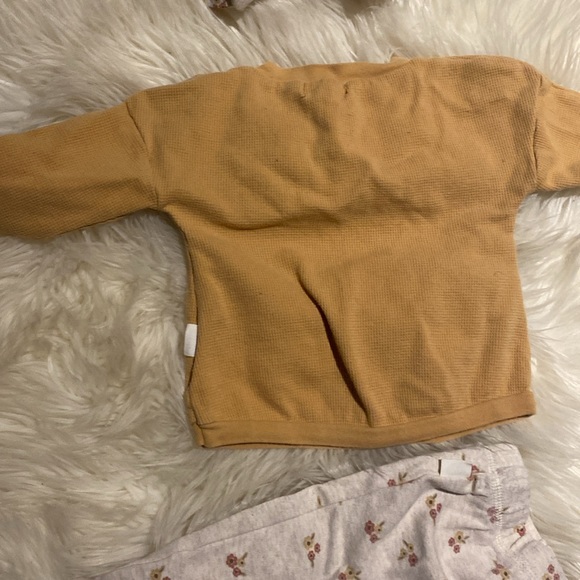 3/25 RABBIT+ BEAR by Emily and Oliver 3 piece set Wildflower shirt Pant Headband - Picture 6 of 7